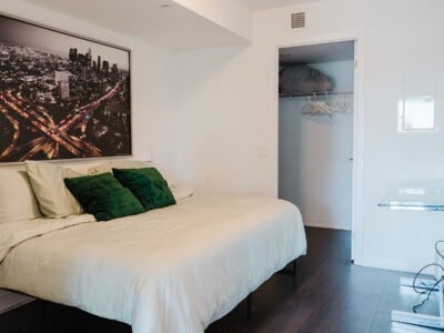 "Peter Pan's Hideaway: 2BR in Central Toronto"